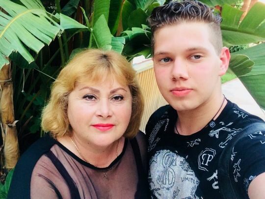 «Російський снайпер влучив моєму онуку в лоб і в око»: розпочався суд на росгвардійцями, які розстрілювали в Гостомелі автівки з цивільними