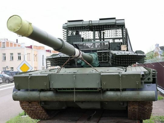 В армію окупантів передали партію нових танків: чи створять вони проблеми ЗСУ