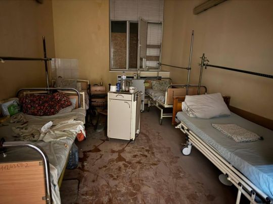 Окупанти вночі обстріляли Херсон і Харків: серед постраждалих є медсестри і пацієнти лікарень (фото)