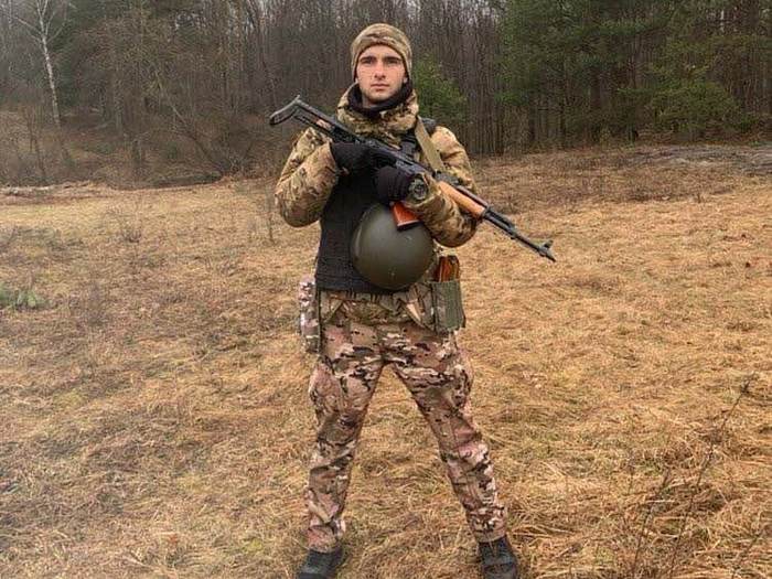 «Синочок народився вже після загибелі коханого»: 21-річний поліцейський з Чернігівщини став легендою штурмової бригади