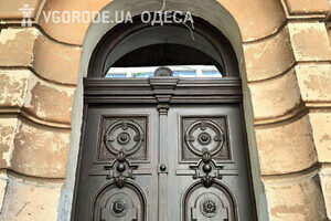 В Одессе возобновили парадную дверь в доме Амбеликопуло: фотоотчет В Одессе возобновили парадную дверь в доме Амбеликопуло: фотоотчет