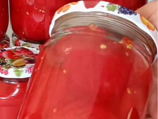 Літо в&nbsp;банці: як&nbsp;законсервувати помідори без солі, цукру й&nbsp;оцту