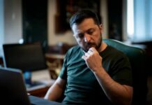 «росія обирає балістику, а не стіл перемовин. Це означає, що росія досі не боїться наслідків»: Зеленський відреагував на удар по Києву