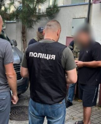 Квартиры умерших и кредиты под фиктивные залоги: в Одессе разоблачили мошенников