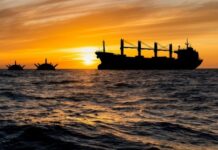 Возле Одессы в море подорвалось гражданское судно: что известно