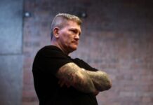 Бывший чемпион мира Рики Хаттон умер в возрасте 46 лет