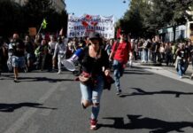 Франция парализована забастовками против бюджетных сокращений