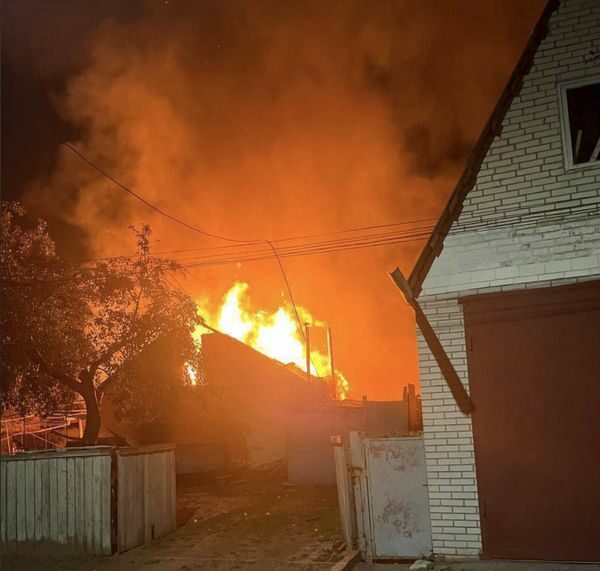 Потрощені будинки, пожежі та постраждалі: з’явилися жахливі кадри наслідків удару по Києву і області