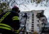 Під завалами будинку, що вибухнув у Хмельницькому, знайшли загиблих (фото, відео)