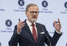 Чехія заробила завдяки українським біженцям більше, ніж допомогла Україні, — прем’єр Петр Фіала