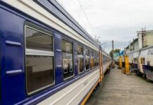 «Укрзалізниця» скасувала рух деяких потягів у регіоні бойових дій