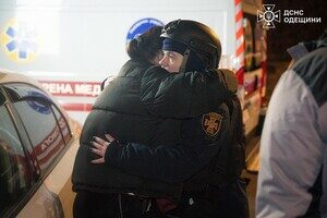 Пожар в доме и повреждение лицея: последствия вечернего обстрела Одессы Пожар в доме и повреждение лицея: последствия вечернего обстрела Одессы