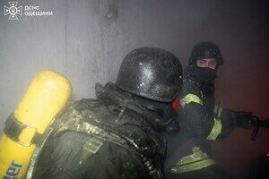 Пожар в доме и повреждение лицея: последствия вечернего обстрела Одессы Пожар в доме и повреждение лицея: последствия вечернего обстрела Одессы