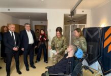 «Бюрократія пробила чергове дно»: «Приватбанк» потрапив у скандал через пораненого солдата