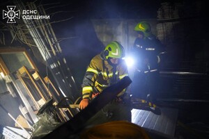 В Одесском районе горел склад: огонь охватил большую площадь