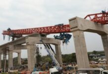Крушение крана в Таиланде унесло жизни десятков пассажиров поезда