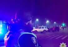 Вибух біля управління патрульної поліції в Миколаєві кваліфіковано як теракт. Життя поранених патрульних врятували лікарі