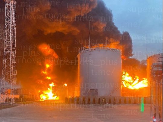 Нафтобаза в Краснодарському краї горить після нальоту дронів (відео)