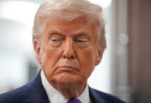 Трамп обвиняется в демонстрации секретной карты пассажирам частного рейса