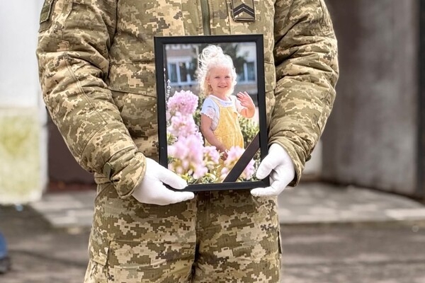 Двухлетняя девочка и пограничницы: что известно о жертвах обстрела Одессы 6 апреля Двухлетняя девочка и пограничницы: что известно о жертвах обстрела Одессы 6 апреля