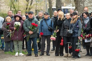 Двухлетняя девочка и пограничницы: что известно о жертвах обстрела Одессы 6 апреля Двухлетняя девочка и пограничницы: что известно о жертвах обстрела Одессы 6 апреля