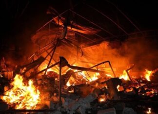 РФ ударила по судну и резервуарам с маслом в Одесской области: пострадал человек