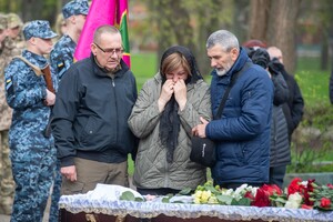 Двухлетняя девочка и пограничницы: что известно о жертвах обстрела Одессы 6 апреля Двухлетняя девочка и пограничницы: что известно о жертвах обстрела Одессы 6 апреля