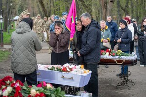 Двухлетняя девочка и пограничницы: что известно о жертвах обстрела Одессы 6 апреля Двухлетняя девочка и пограничницы: что известно о жертвах обстрела Одессы 6 апреля