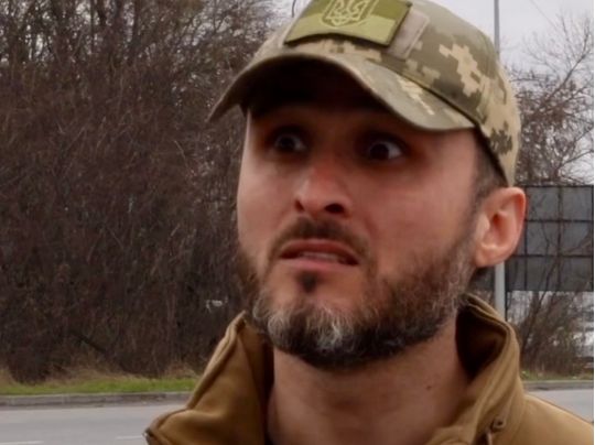 Не втримався: популярний комік вразив запальним танцем у бліндажі