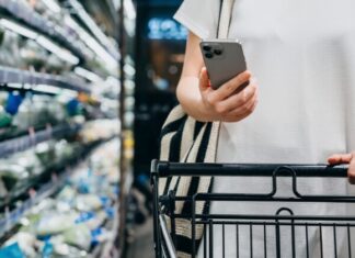 В Украине запустили систему проверки продуктов через QR-код: что изменится для потребителей и бизнеса