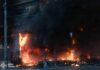 Одна з наймасованіших атак по Києву і області: ТРЦ згоріли вщент, будинки зруйновані, метро пошкоджене, кількість жертв постійно зростає (фото, відео)