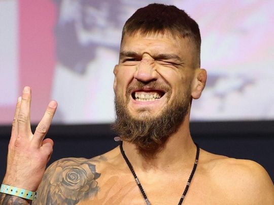 Українець Амосов на&nbsp;UFC 328 &laquo;задушив&raquo; суперника на&nbsp;100 тисяч доларів (відео)