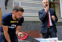 «Мертві душі», подвійна оплата, «відкати»: Grant Watch Ukraine «Стоп-паразит» дослідив, як «освоюються» гранти