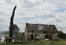 Польщу накрив потужний торнадо: вітер до 250 км/год зривав дахи і знищував будинки